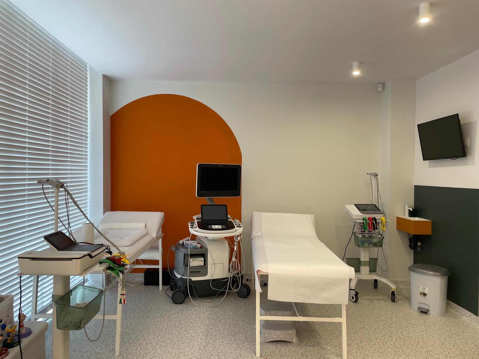 Sala de consultații a clinicii de cardiologie Dr. Anda Ungureanu din Craiova