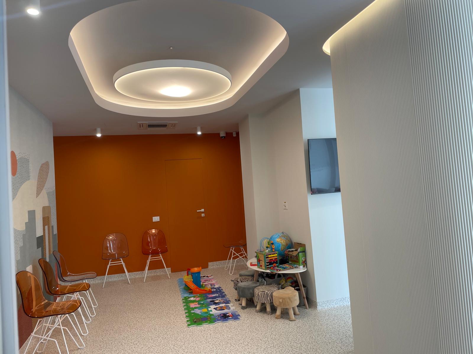 Sala de așteptare a clinicii de cardiologie Dr. Anda Ungureanu din Craiova